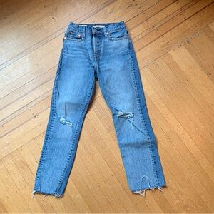 Wedgie Straight Levi’s Distressed Jeans